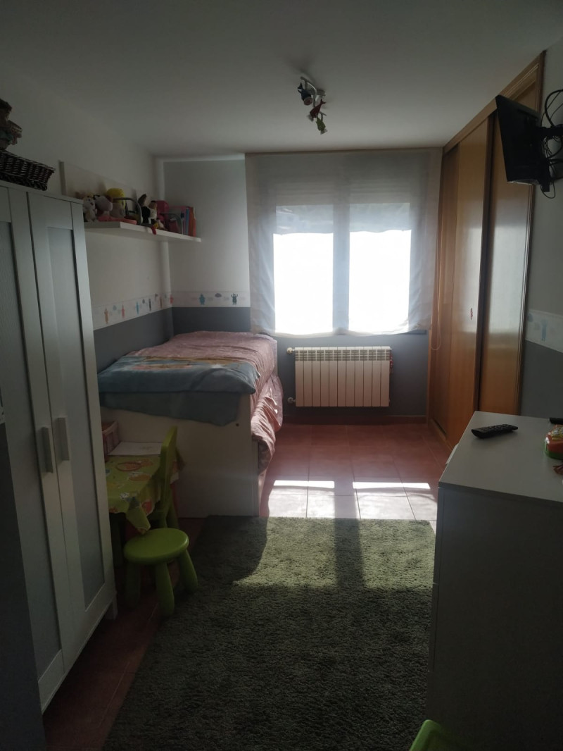 Venta de piso de tres dormitorios en Villaviciosa, Asturias-
