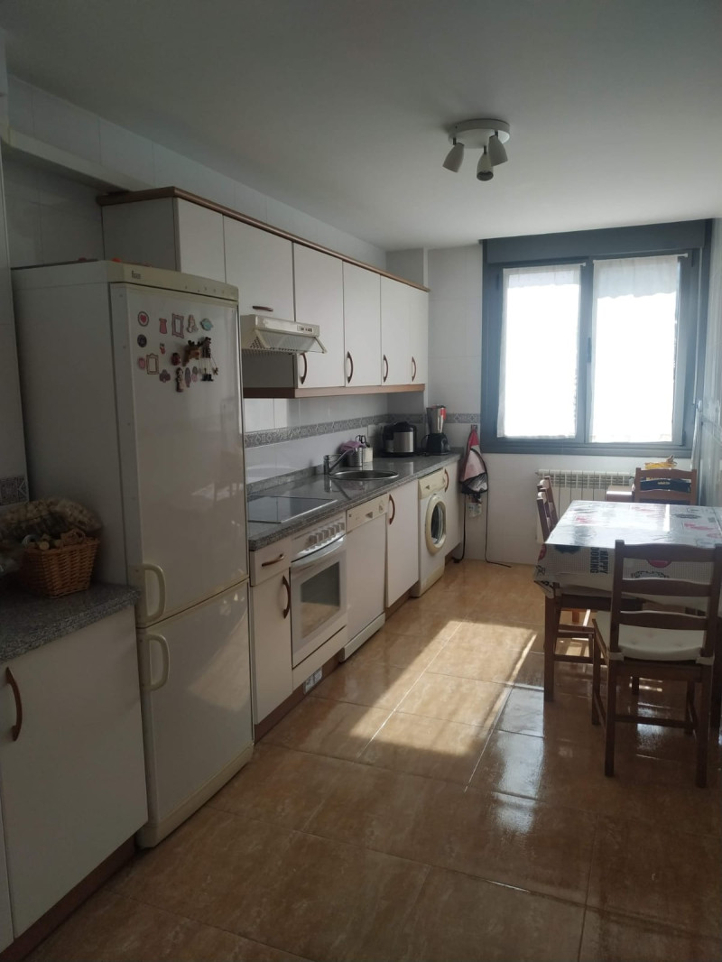 Venta de piso de tres dormitorios en Villaviciosa, Asturias-