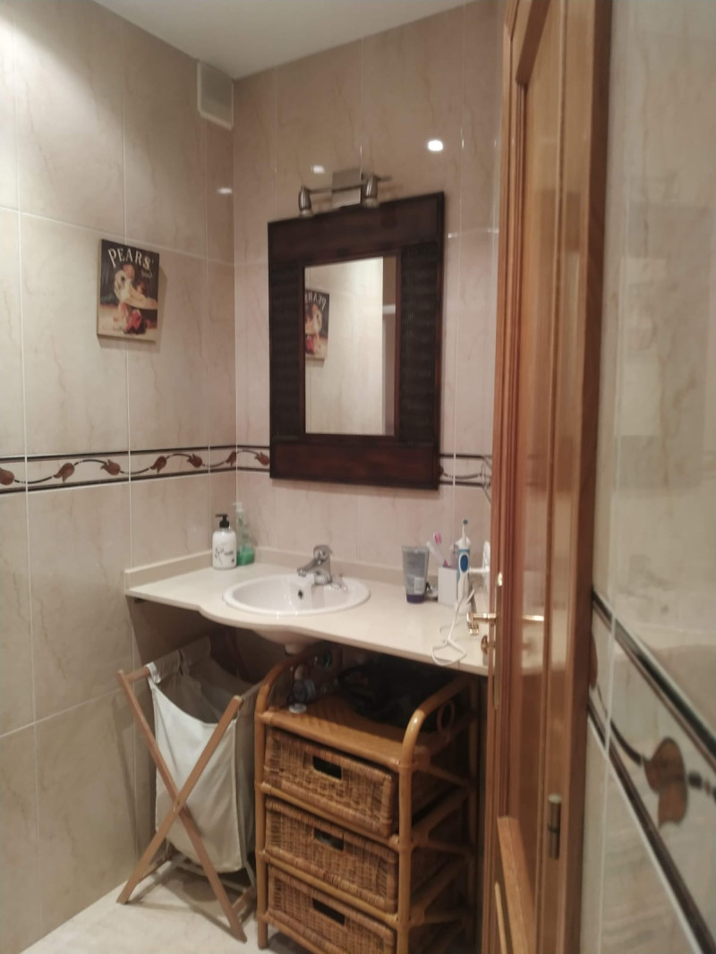 Venta de piso de tres dormitorios en Villaviciosa, Asturias-