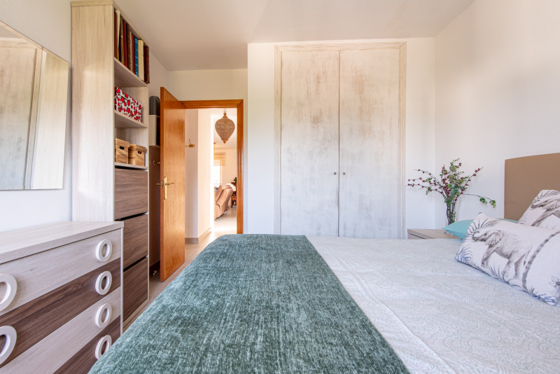 <p>Fully Renovated Penthouse with Private Rooftop Terrace and Sea Views in Santa Eulalia</p>