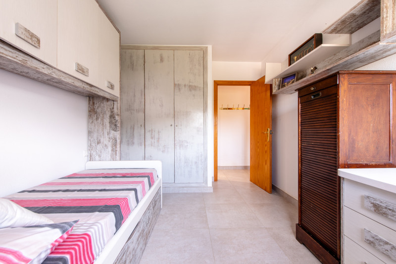 <p>Fully Renovated Penthouse with Private Rooftop Terrace and Sea Views in Santa Eulalia</p>