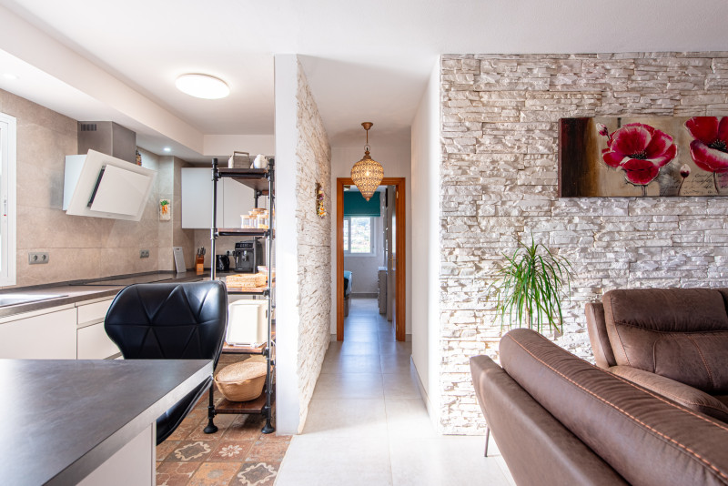 <p>Fully Renovated Penthouse with Private Rooftop Terrace and Sea Views in Santa Eulalia</p>