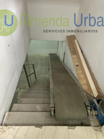 OPORTUNIDAD UNICA local planta baja y sótano en zona pisos azules de Elche