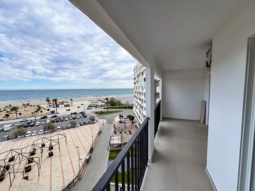 Balcón con vistas al mar