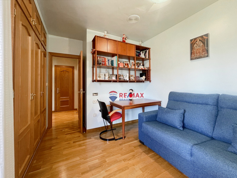<p>Villa with 4 bedrooms, located in a quiet urbanization in Roses</p>
