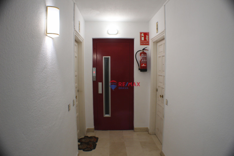 <p>Quiet apartment on the Costa-Brava, in the heart of the Port of Empuriabrava</p>