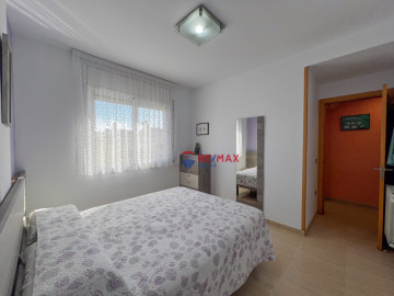 Dormitorio doble con ventana