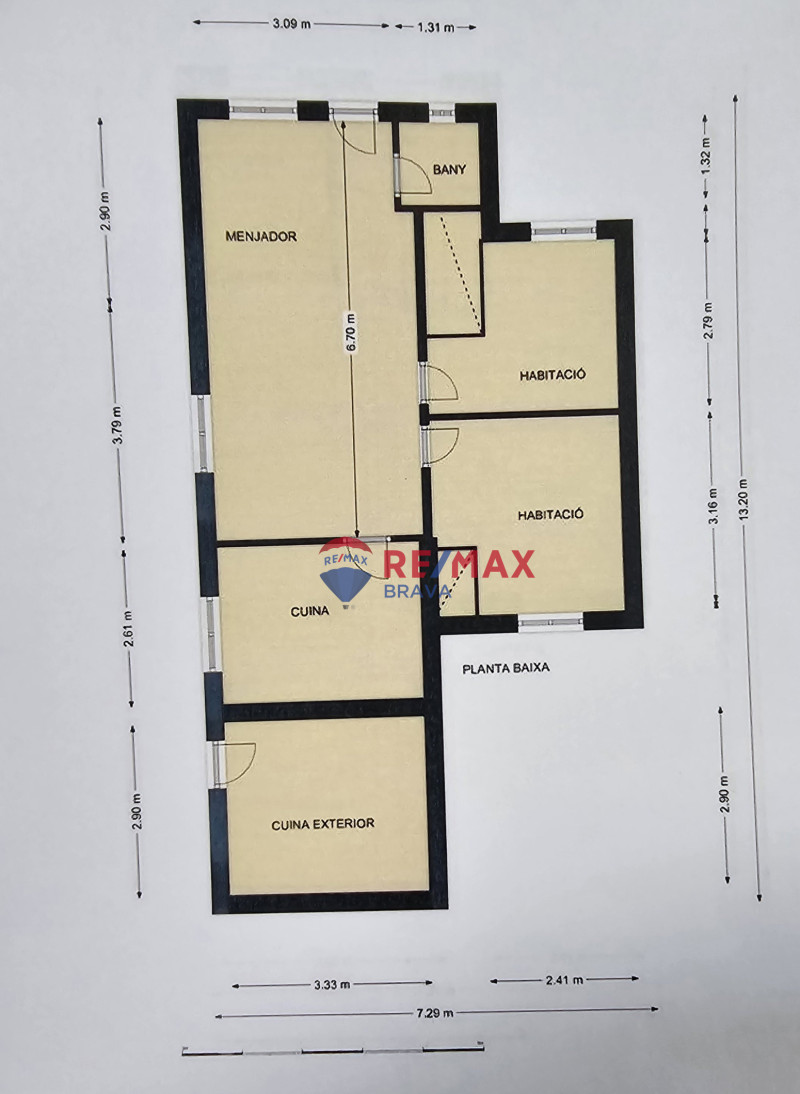 <p>House divided into two homes with swimming pool and garages, ideal for families or investment, near Cala Montgó, L escala</p>