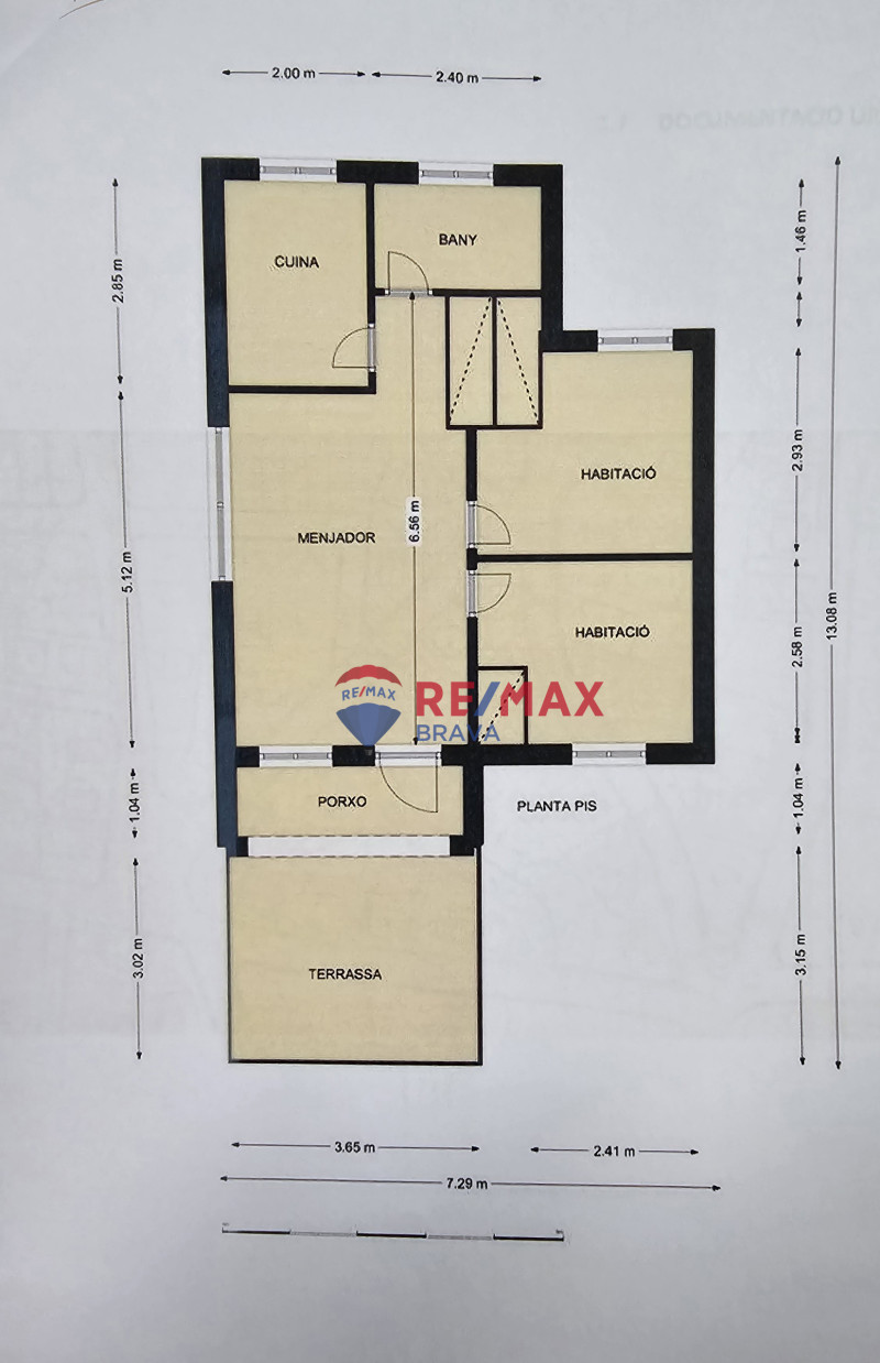 <p>House divided into two homes with swimming pool and garages, ideal for families or investment, near Cala Montgó, L escala</p>