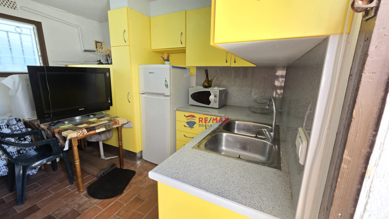 <p>House divided into two homes with swimming pool and garages, ideal for families or investment, near Cala Montgó, L escala</p>