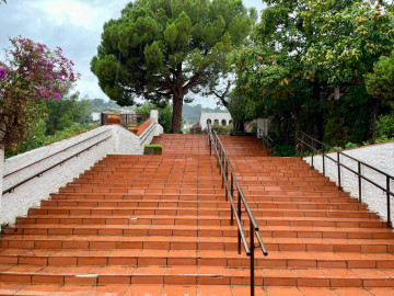 Acceso 1 desde estacionamiento 