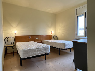 Habitación del hostal con baño