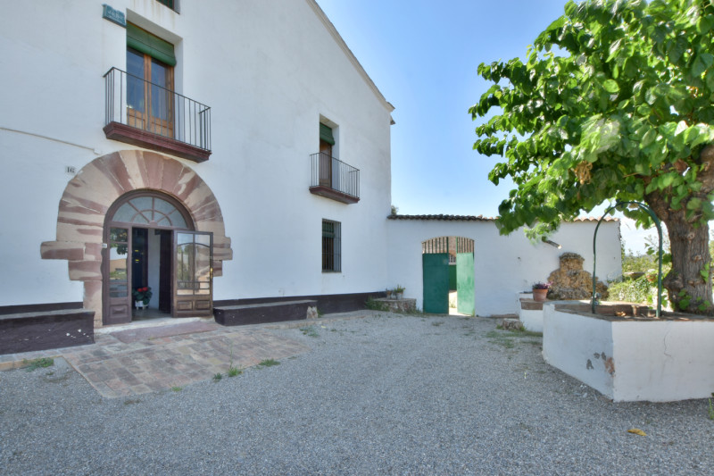 <p>Iconic farmhouse in Sant Andreu de la Barca, Barcelona</p>