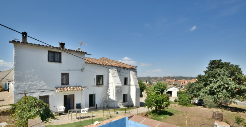 <p>Iconic farmhouse in Sant Andreu de la Barca, Barcelona</p>
