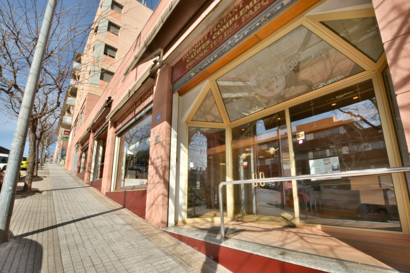 <p>Commercial premises in Sant Feliu de Llobregat, Mas Lluhí, Barcelona</p>