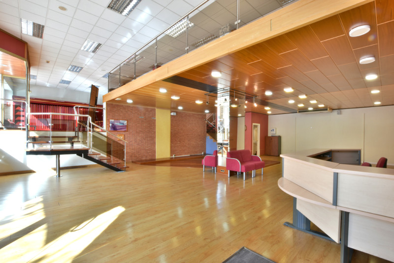 <p>Commercial premises in Sant Feliu de Llobregat, Mas Lluhí, Barcelona</p>