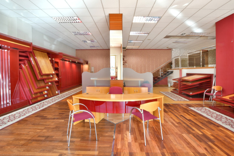 <p>Commercial premises in Sant Feliu de Llobregat, Mas Lluhí, Barcelona</p>