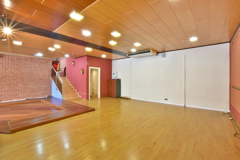 <p>Commercial premises in Sant Feliu de Llobregat, Mas Lluhí, Barcelona</p>