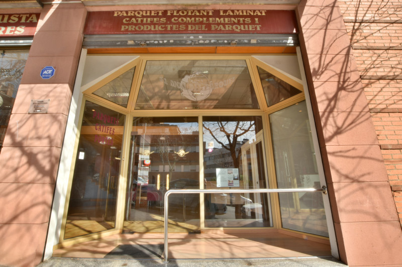<p>Commercial premises in Sant Feliu de Llobregat, Mas Lluhí, Barcelona</p>