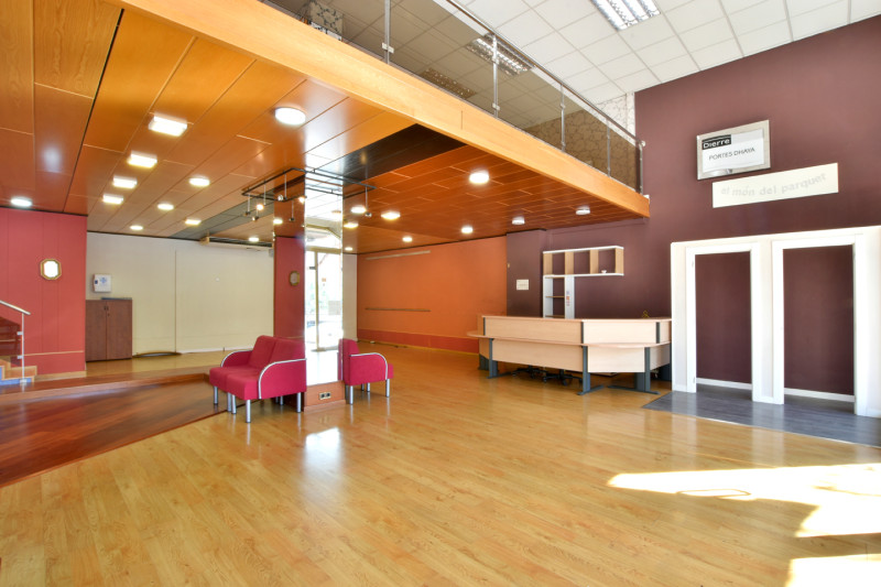 <p>Commercial premises in Sant Feliu de Llobregat, Mas Lluhí, Barcelona</p>
