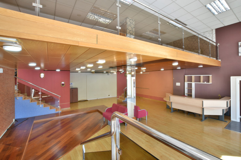 <p>Commercial premises in Sant Feliu de Llobregat, Mas Lluhí, Barcelona</p>