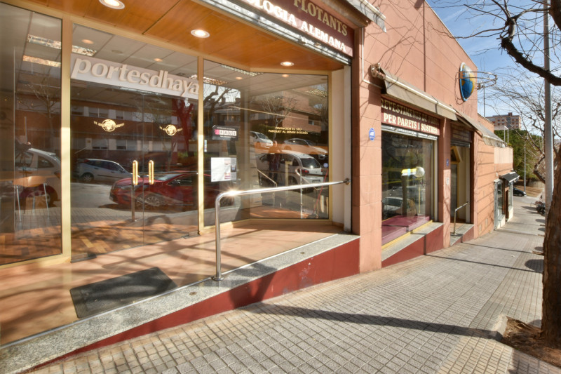 <p>Commercial premises in Sant Feliu de Llobregat, Mas Lluhí, Barcelona</p>