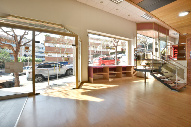 <p>Commercial premises in Sant Feliu de Llobregat, Mas Lluhí, Barcelona</p>