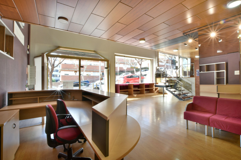 <p>Commercial premises in Sant Feliu de Llobregat, Mas Lluhí, Barcelona</p>