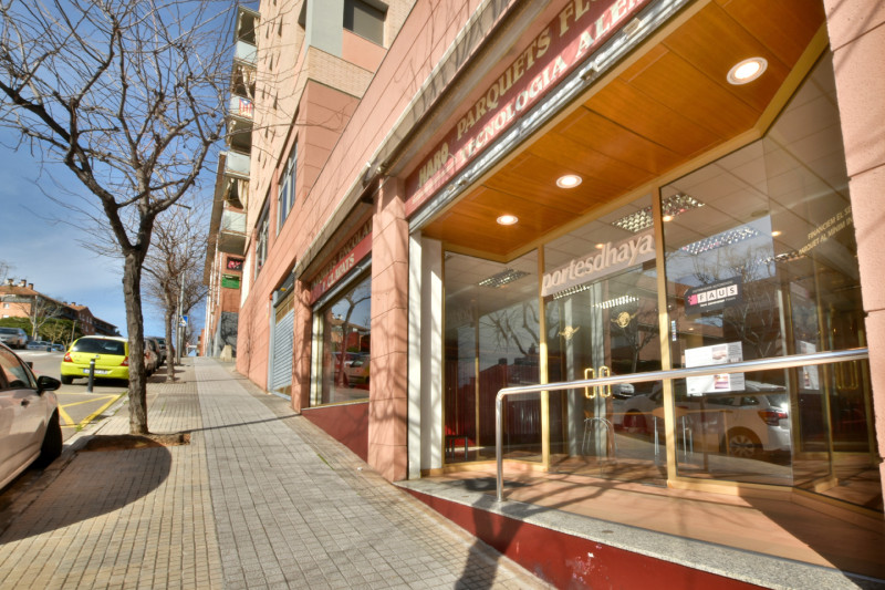 <p>Commercial premises in Sant Feliu de Llobregat, Mas Lluhí, Barcelona</p>