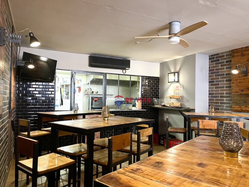 <p>Roses, center: bar-restaurant business for sale in an unbeatable location</p>