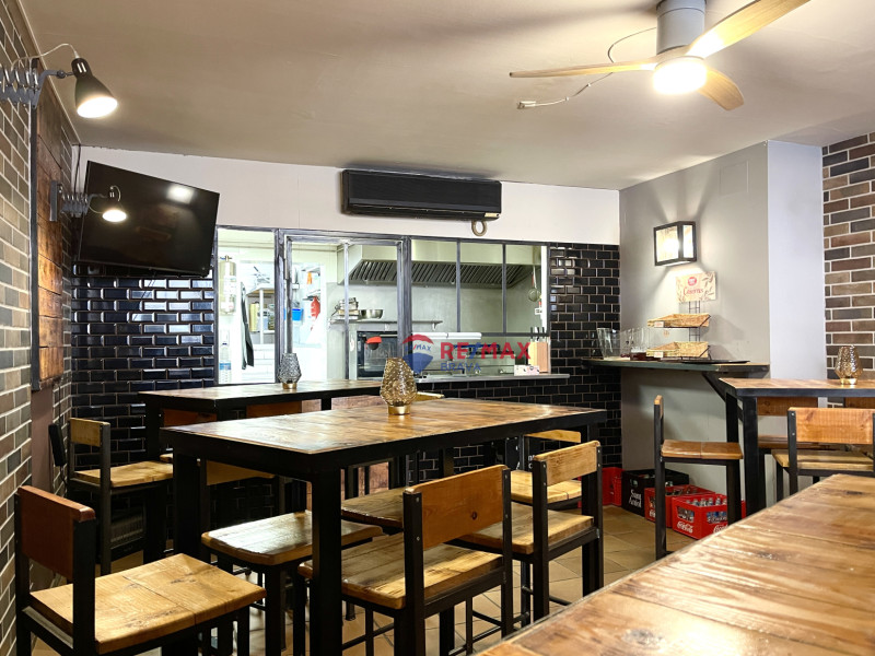 <p>Roses, center: bar-restaurant business for sale in an unbeatable location</p>