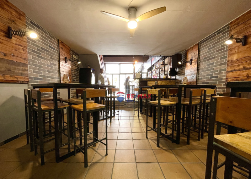 <p>Roses, center: bar-restaurant business for sale in an unbeatable location</p>