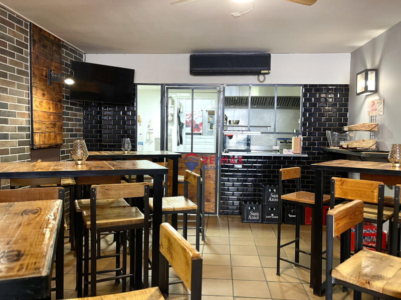 <p>Roses, center: bar-restaurant business for sale in an unbeatable location</p>