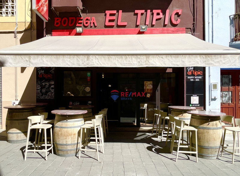 <p>Roses, center: bar-restaurant business for sale in an unbeatable location</p>