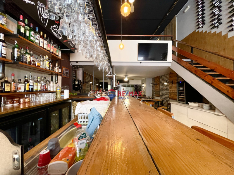 <p>Roses, center: bar-restaurant business for sale in an unbeatable location</p>