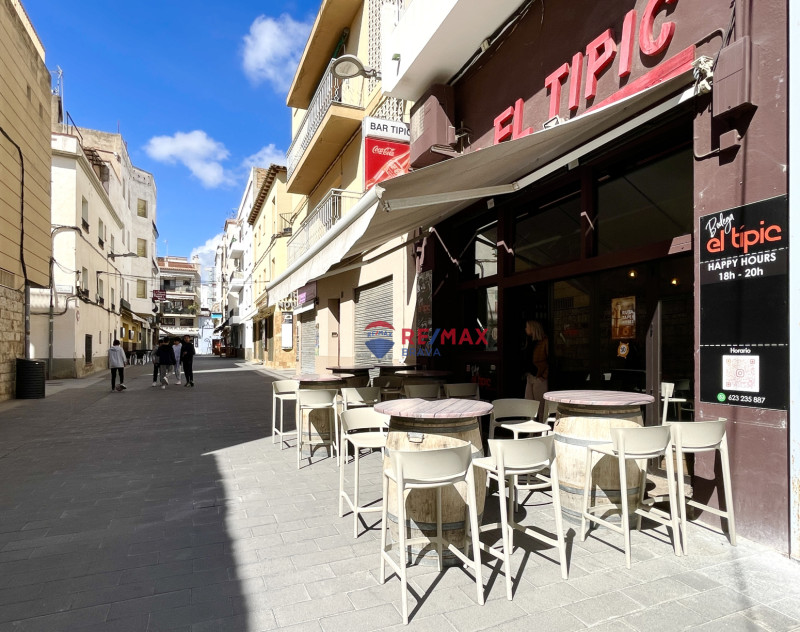 <p>Roses, center: bar-restaurant business for sale in an unbeatable location</p>