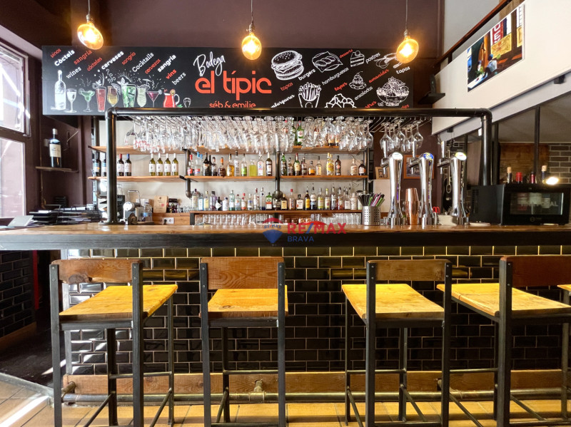 <p>Roses, center: bar-restaurant business for sale in an unbeatable location</p>