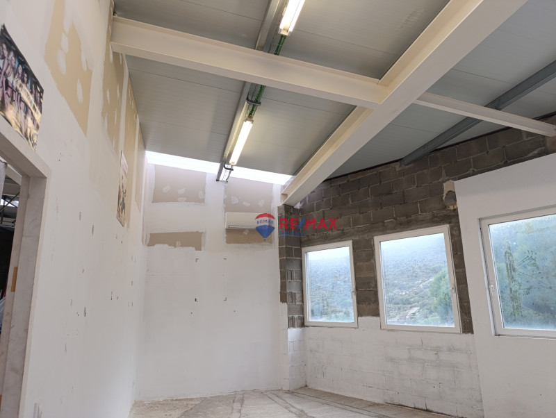 <p>Industrial warehouse suitable for boat storage or any other business in Cadaqués, Costa Brava.</p>
