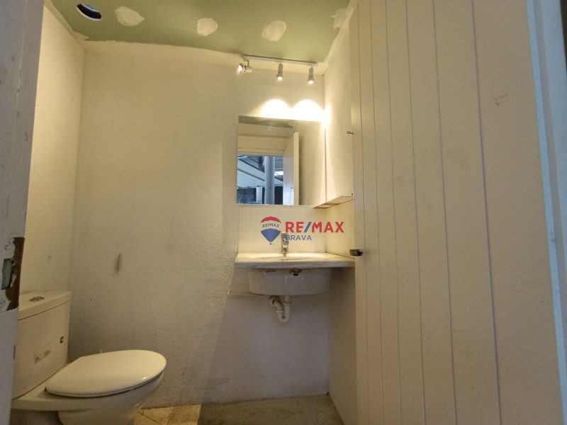 <p>Industrial warehouse suitable for boat storage or any other business in Cadaqués, Costa Brava.</p>
