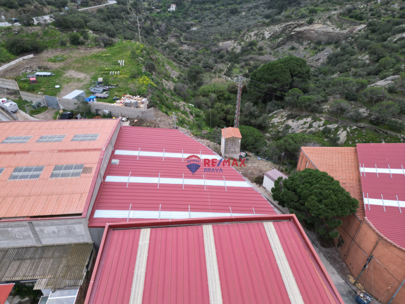 <p>Industrial warehouse suitable for boat storage or any other business in Cadaqués, Costa Brava.</p>