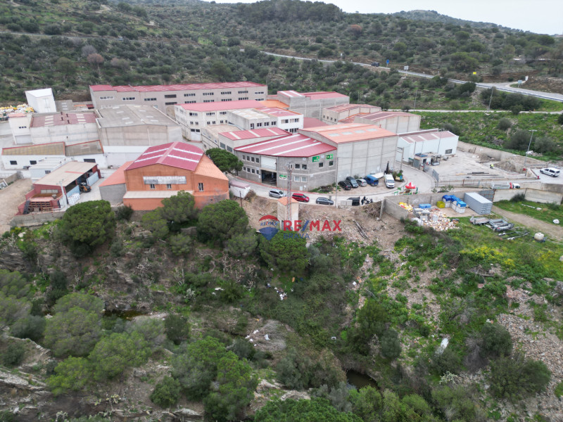 <p>Industrial warehouse suitable for boat storage or any other business in Cadaqués, Costa Brava.</p>