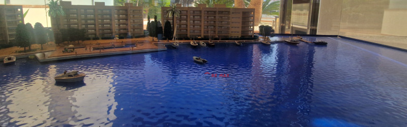 <p>Roses Santa-Margarita, spectacular canal-facing apartment with parking and storage room</p>
