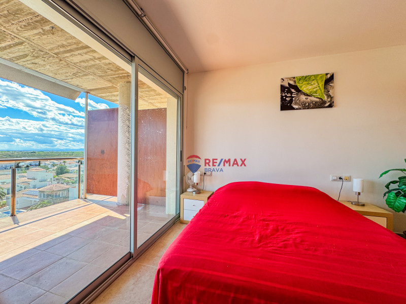 <p>Penthouse with panoramic views of the sea and the canal in Santa Margarida</p>
