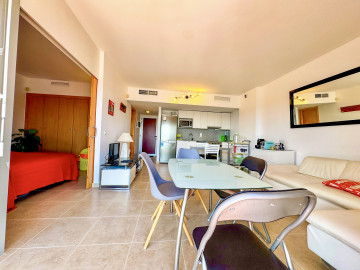 Salón-comedor amueblado