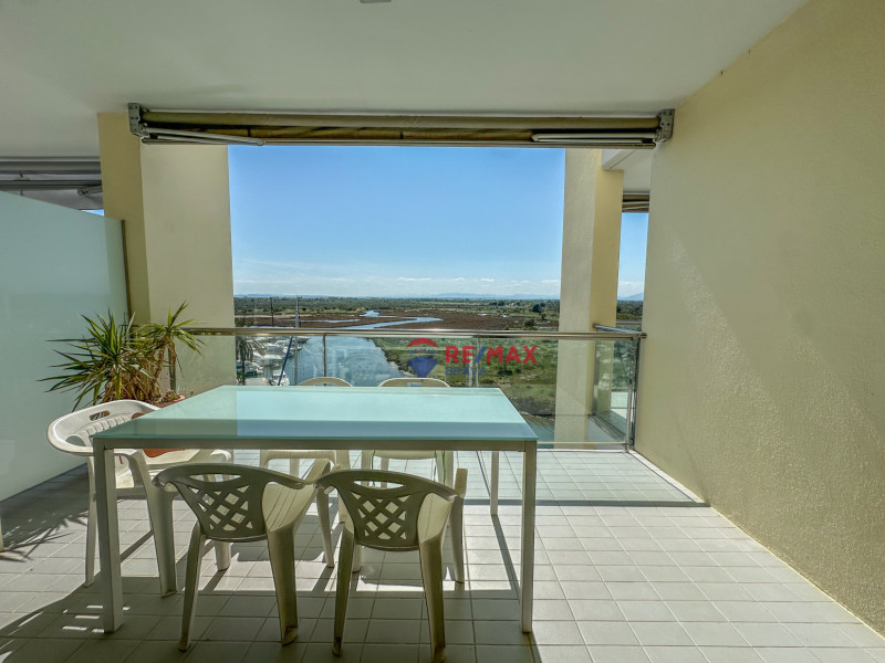 <p>Exclusive penthouse in Santa Margarida with stunning canal views and a communal pool</p>