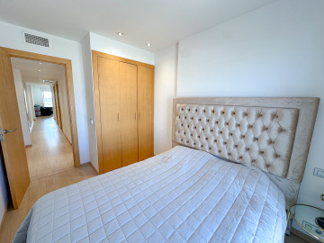Dormitorio con armario