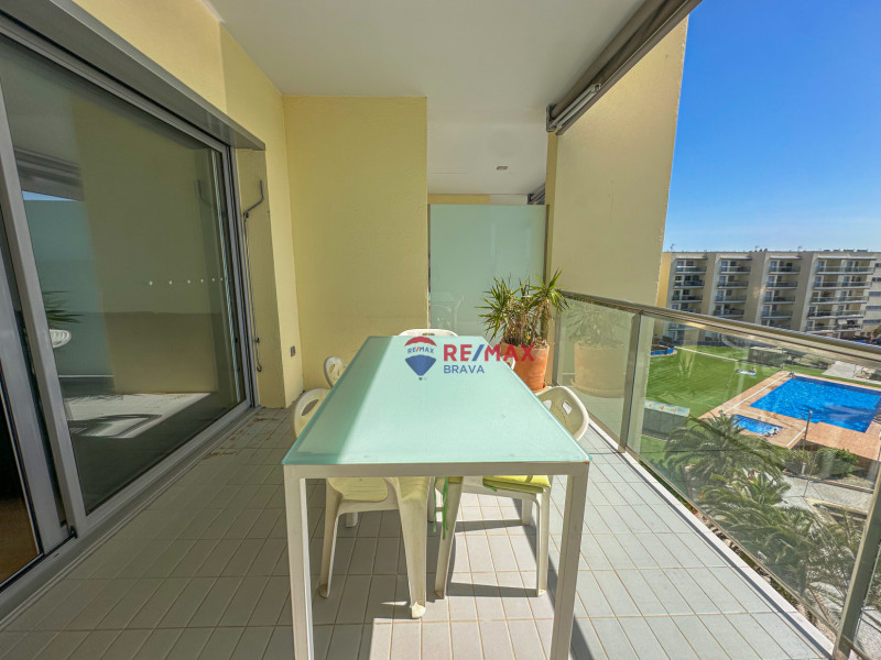 <p>Exclusive penthouse in Santa Margarida with stunning canal views and a communal pool</p>
