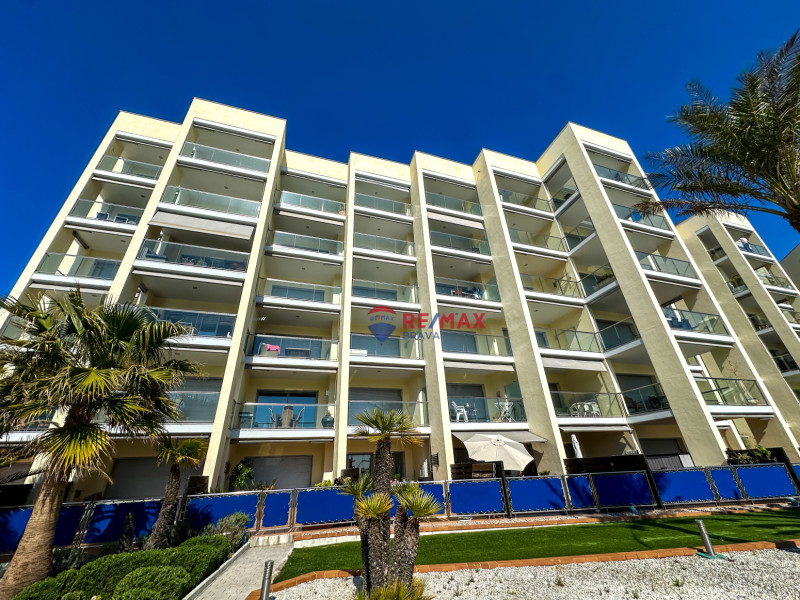 <p>Exclusive penthouse in Santa Margarida with stunning canal views and a communal pool</p>