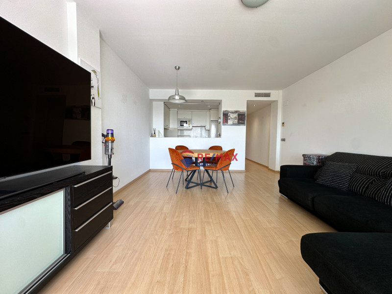 <p>Exclusive penthouse in Santa Margarida with stunning canal views and a communal pool</p>