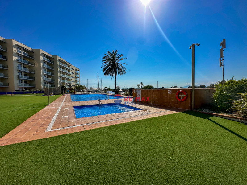 <p>Exclusive penthouse in Santa Margarida with stunning canal views and a communal pool</p>